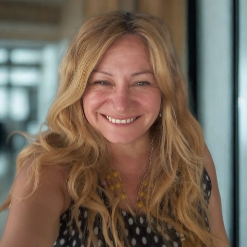 Mónica Mauro, asesora de seguros